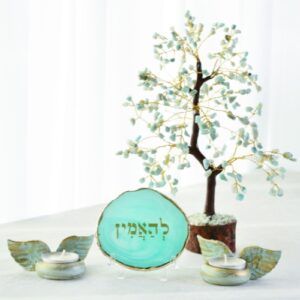 סט עץ קריסטלים אמזונייט עם פמוטי כנפי מלאכים ואקריל מעוצב "להאמין"
