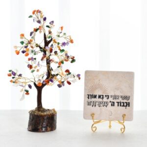 עץ קריסטלים משולב באבני חן עם אריח "קומי אורי"