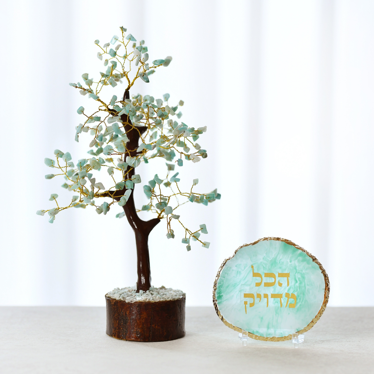 עץ קריסטלים אמזונייט ואקריל מעוצב הכל מדוייק