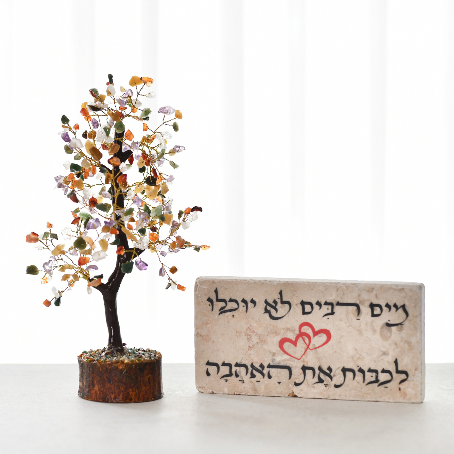 מארז עץ קריסטלים מעורב באבני חן- ואריח אבן "מים רבים לא יוכלו לכבות את האהבה" - 20/10 ס"מ